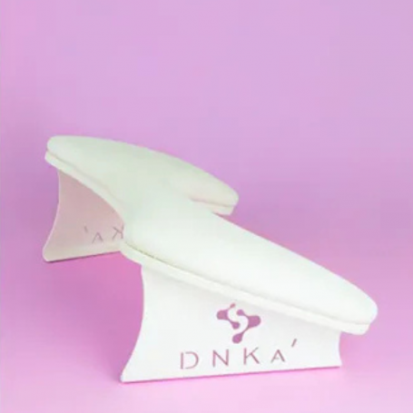 DNKa Reposabrazos anatómico BLANCO (dimensiones 43*26*15 cm)