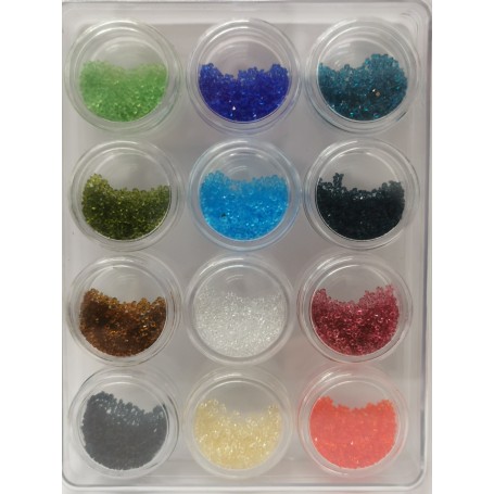 Caja surtido de piedrecitas para decoración.